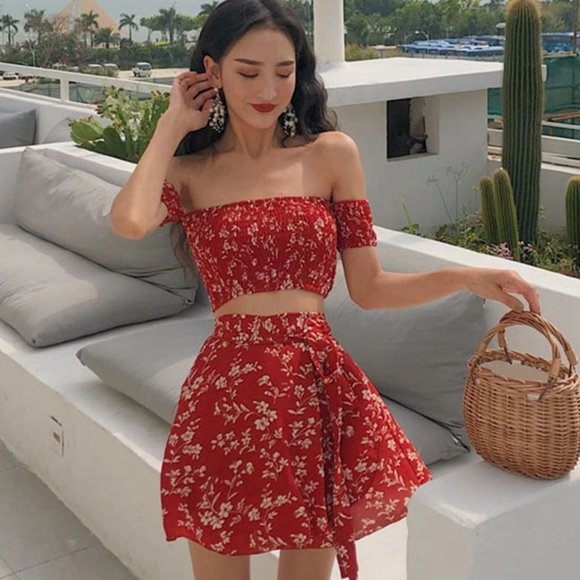 Set: Floral Print Off-Shoulder Crop Top + Mini Skirt - Picture 1 of 4